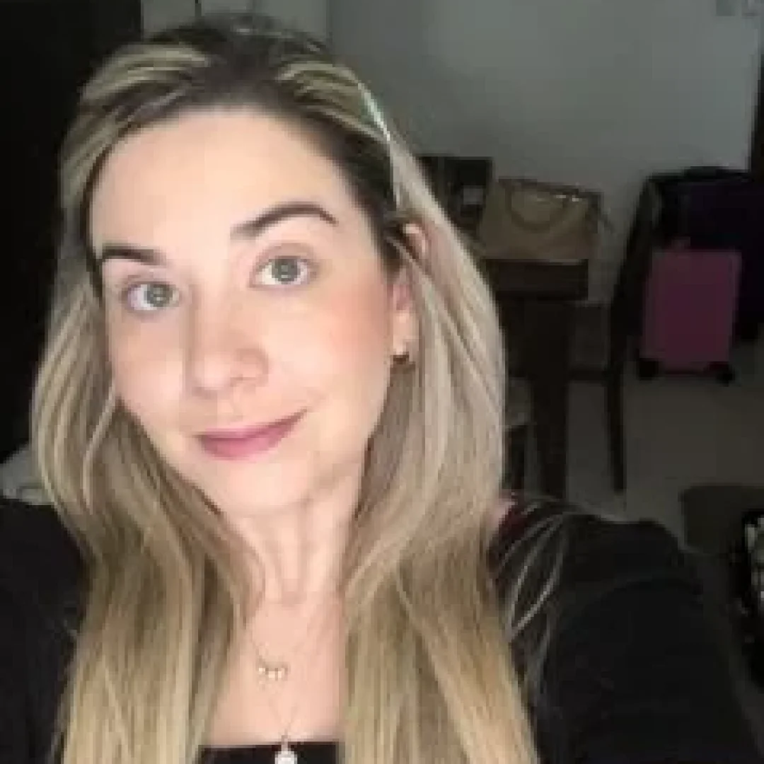 Lívia Terra Póvoas De Carvalho